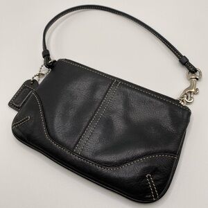 Coach EUC Vintage Soho Black TopStitch Wristlet